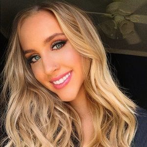 Meet your Posher, Adrianna